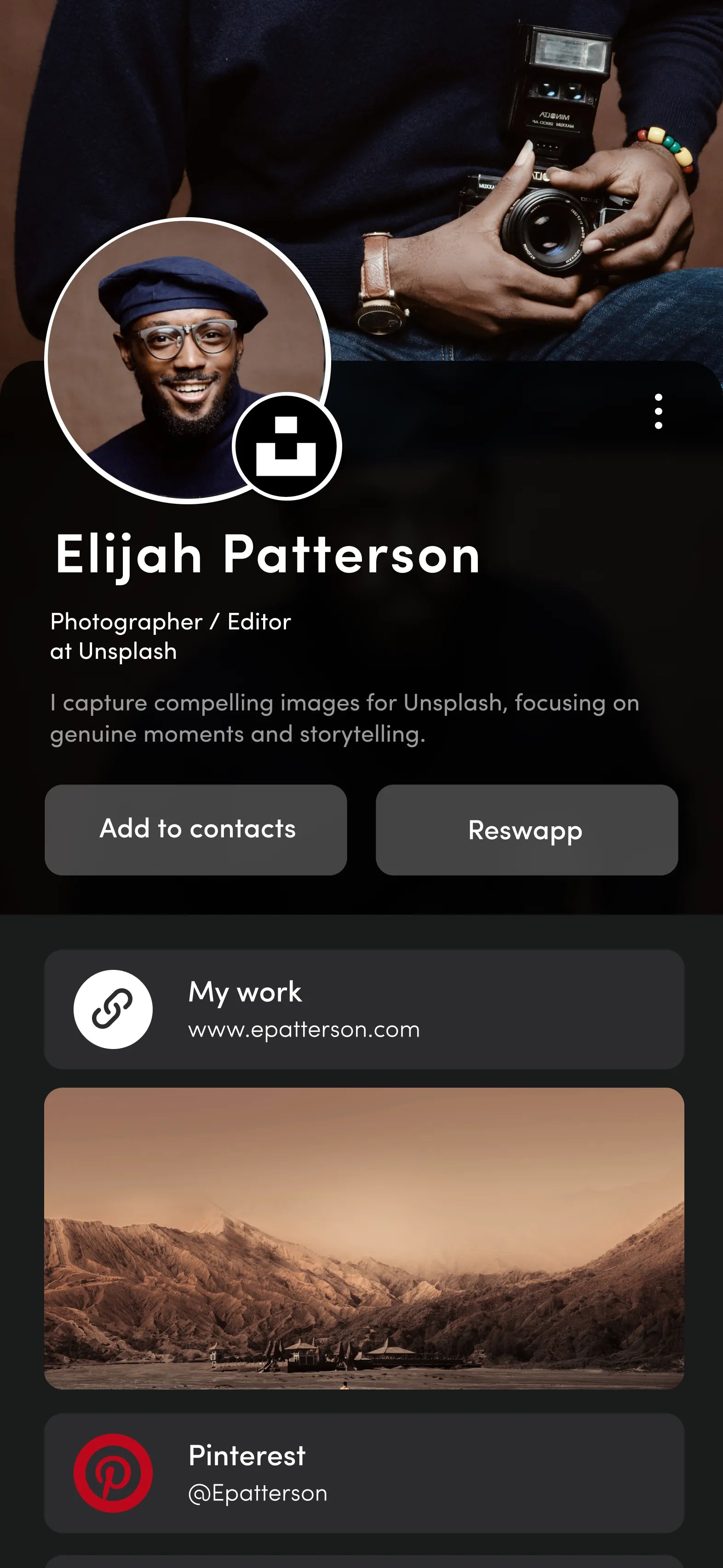 Swapp Professional card of a user featuring his picture, company , socials and more